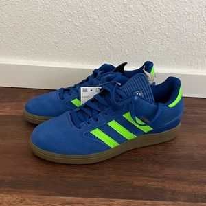 Adidas: Men’s 7/Women’s 8-8.5